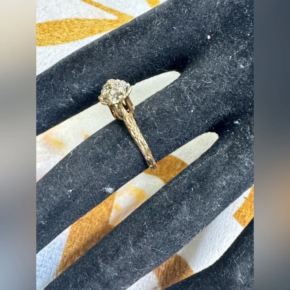 Vintage 10 Karat Plumb Gold Diamond Cluster Ring (Missing 2 Stones)
